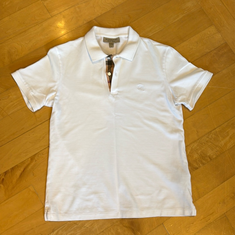 Burberry white polo shirt size M purchased directly from Burberry store